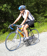 Monique Roucoules à vélo